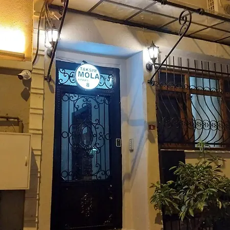 Taksim Mola *
